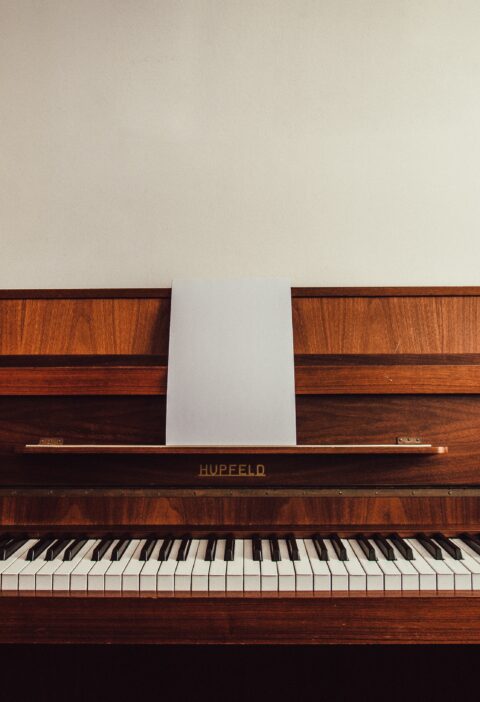 brown wooden piano